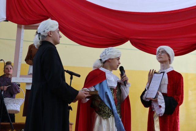 b_1024_768_0_00_images_2022_2023_Wydarzenia_3maja_342718109_641197821153417_617272539582577553_n